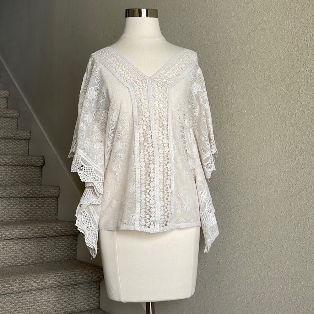 Candie’s Sz XS Lace Like Top